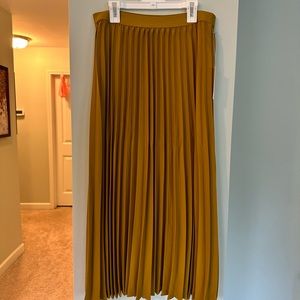 Mustard Pleated Skirt Medium